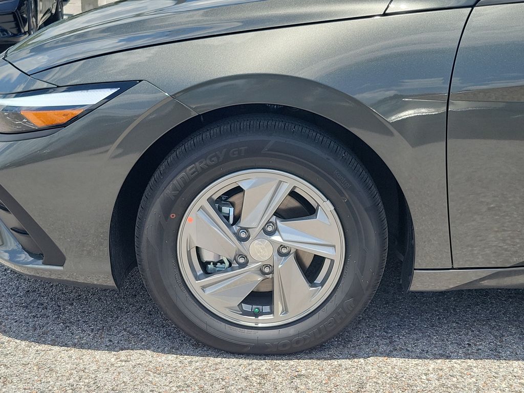 Thumbnail: 2026 Hyundai Elantra - 4