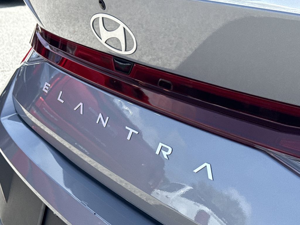 Thumbnail: 2025 Hyundai Elantra - 4