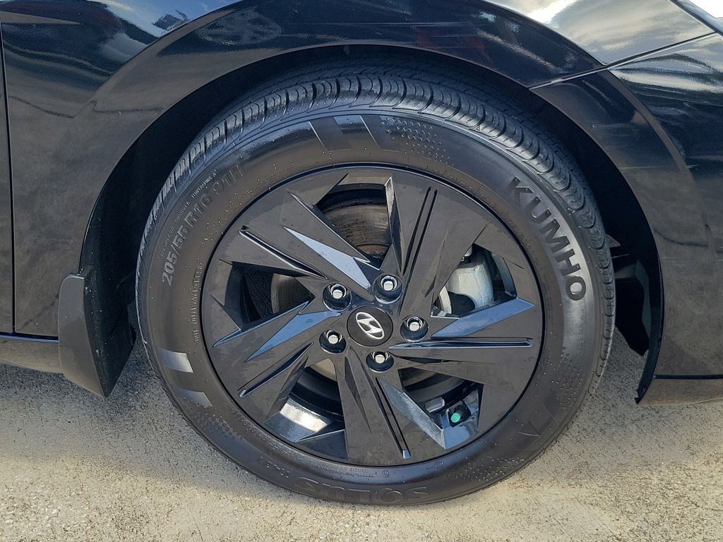 Thumbnail: 2023 Hyundai Elantra - 5