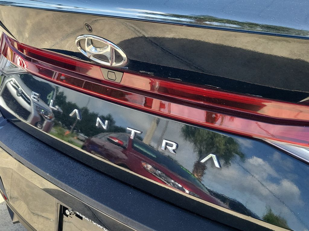 Thumbnail: 2023 Hyundai Elantra - 4