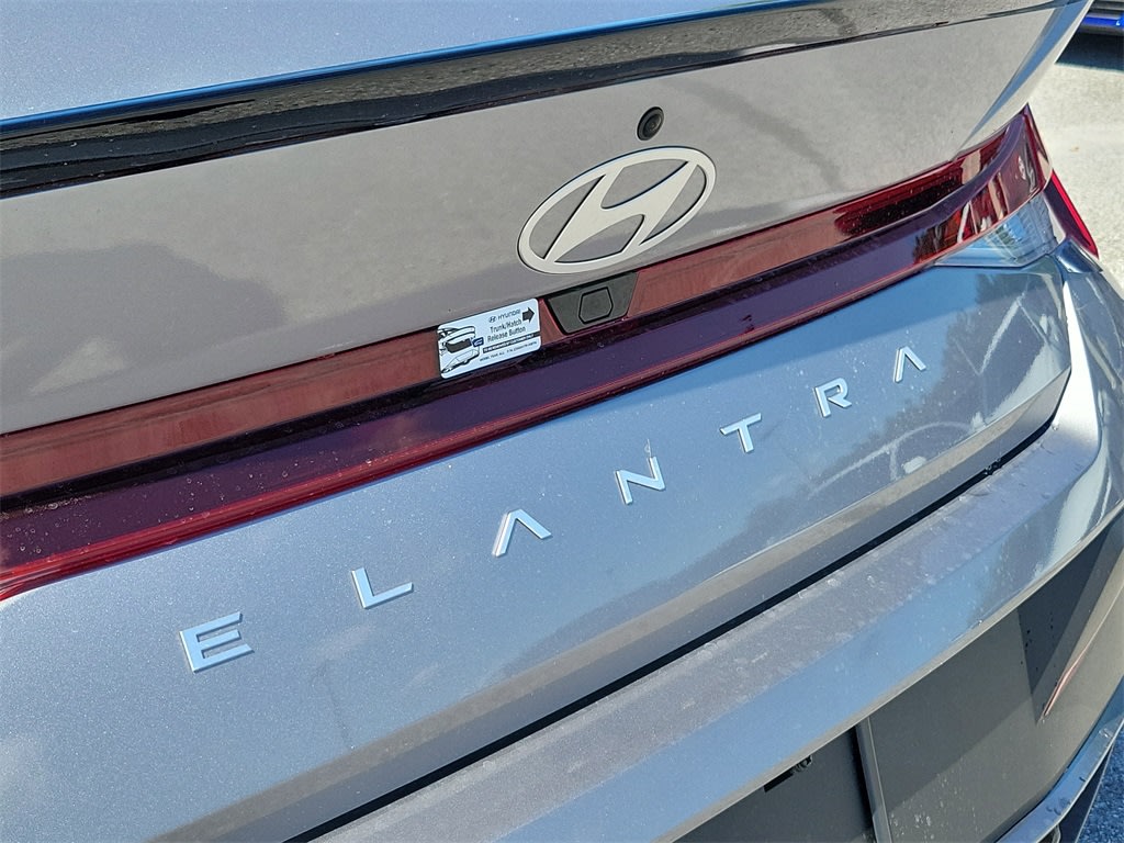 Thumbnail: 2025 Hyundai Elantra - 19