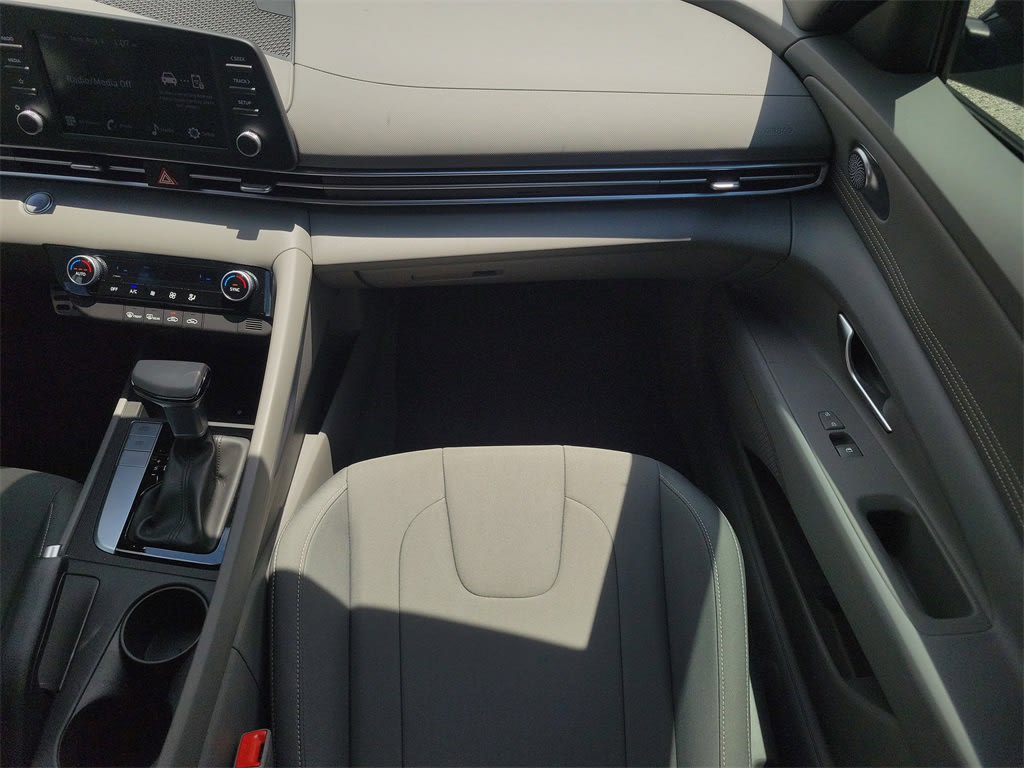 Thumbnail: 2025 Hyundai Elantra - 20