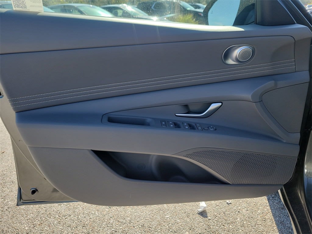 Thumbnail: 2025 Hyundai Elantra - 23