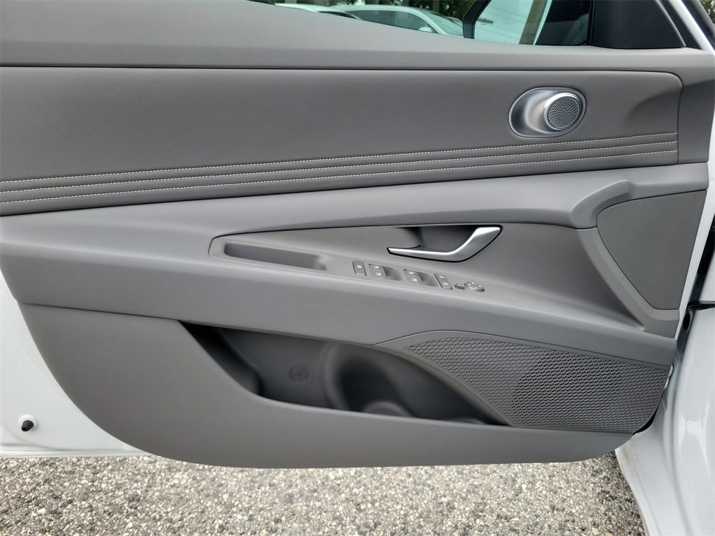 Thumbnail: 2025 Hyundai Elantra - 23