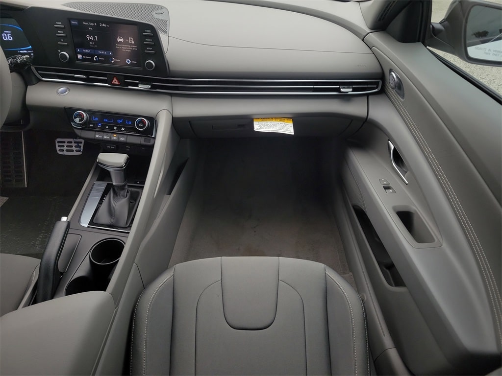 Thumbnail: 2025 Hyundai Elantra - 22