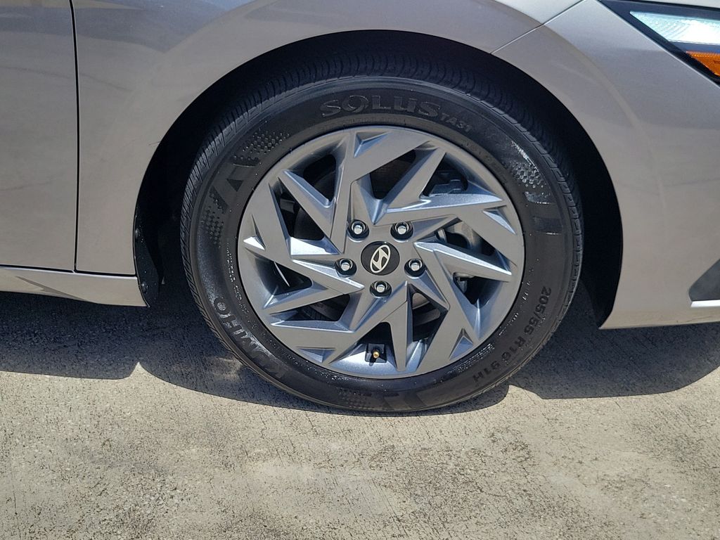 Thumbnail: 2024 Hyundai Elantra - 5