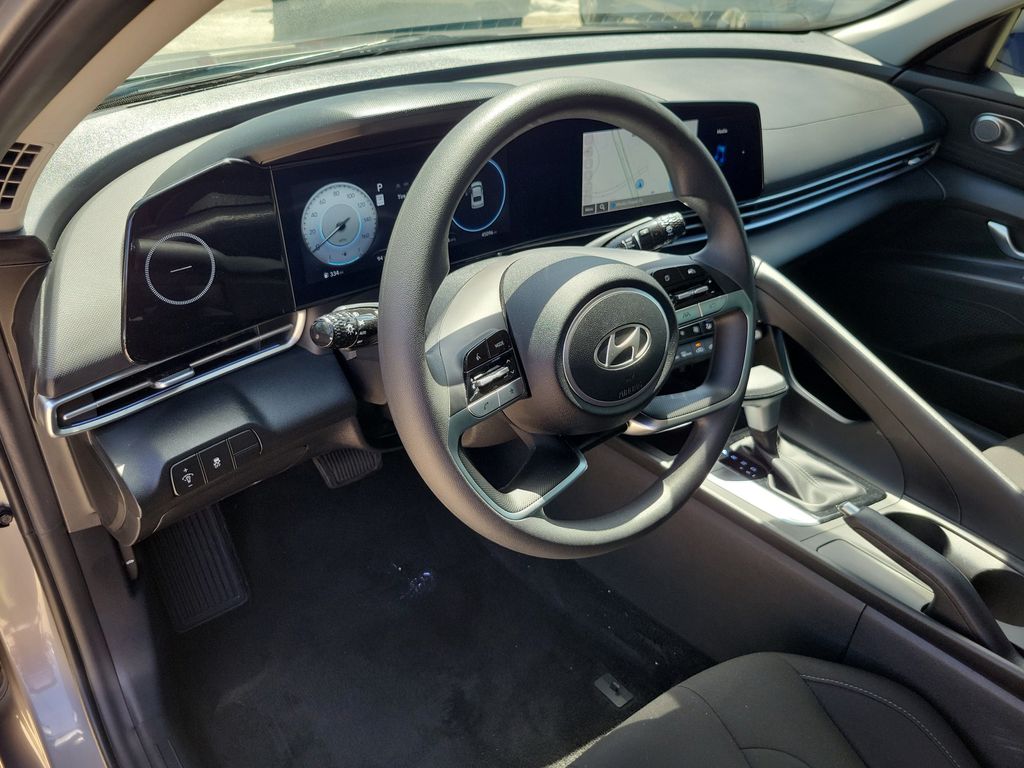 Thumbnail: 2024 Hyundai Elantra - 10