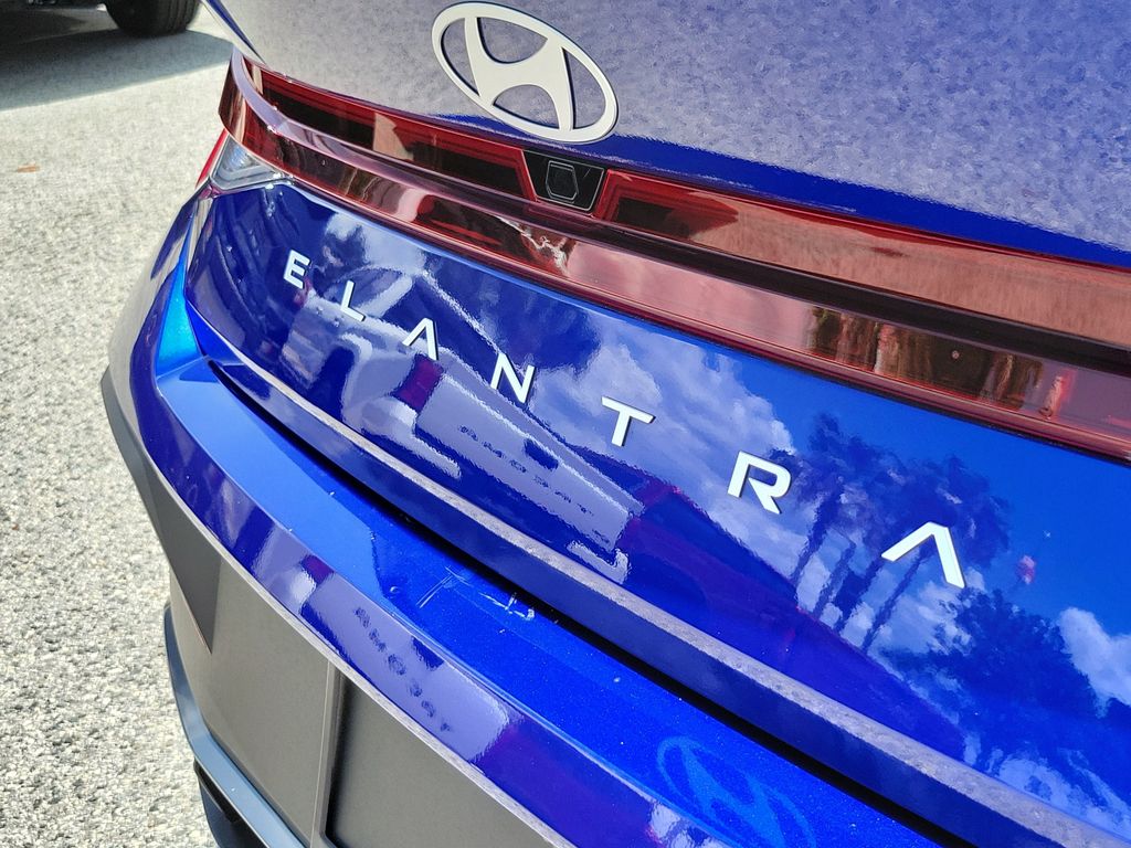 Thumbnail: 2025 Hyundai Elantra - 4