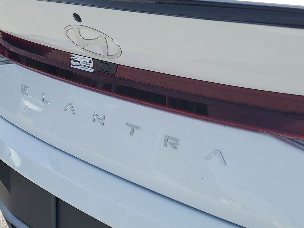 Thumbnail: 2026 Hyundai Elantra - 4