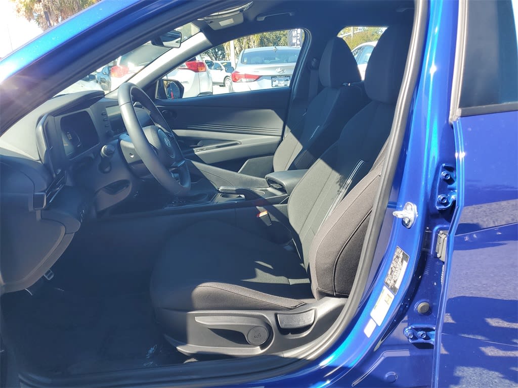 Thumbnail: 2025 Hyundai Elantra - 4