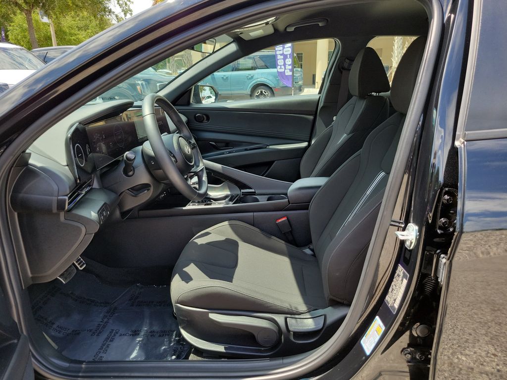 Thumbnail: 2025 Hyundai Elantra - 8