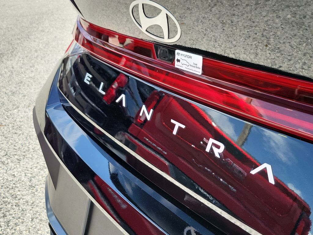 Thumbnail: 2025 Hyundai Elantra - 17