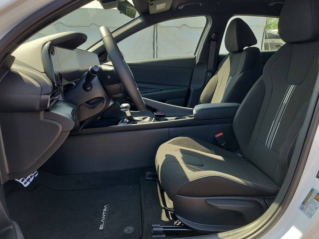 Thumbnail: 2025 Hyundai Elantra - 8