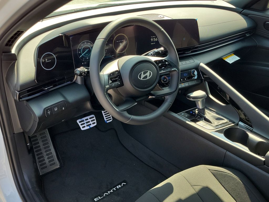 Thumbnail: 2025 Hyundai Elantra - 21