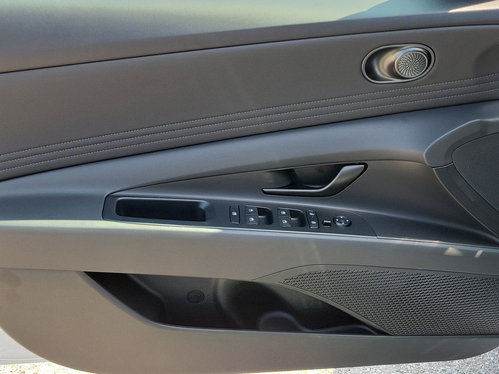 Thumbnail: 2025 Hyundai Elantra - 22