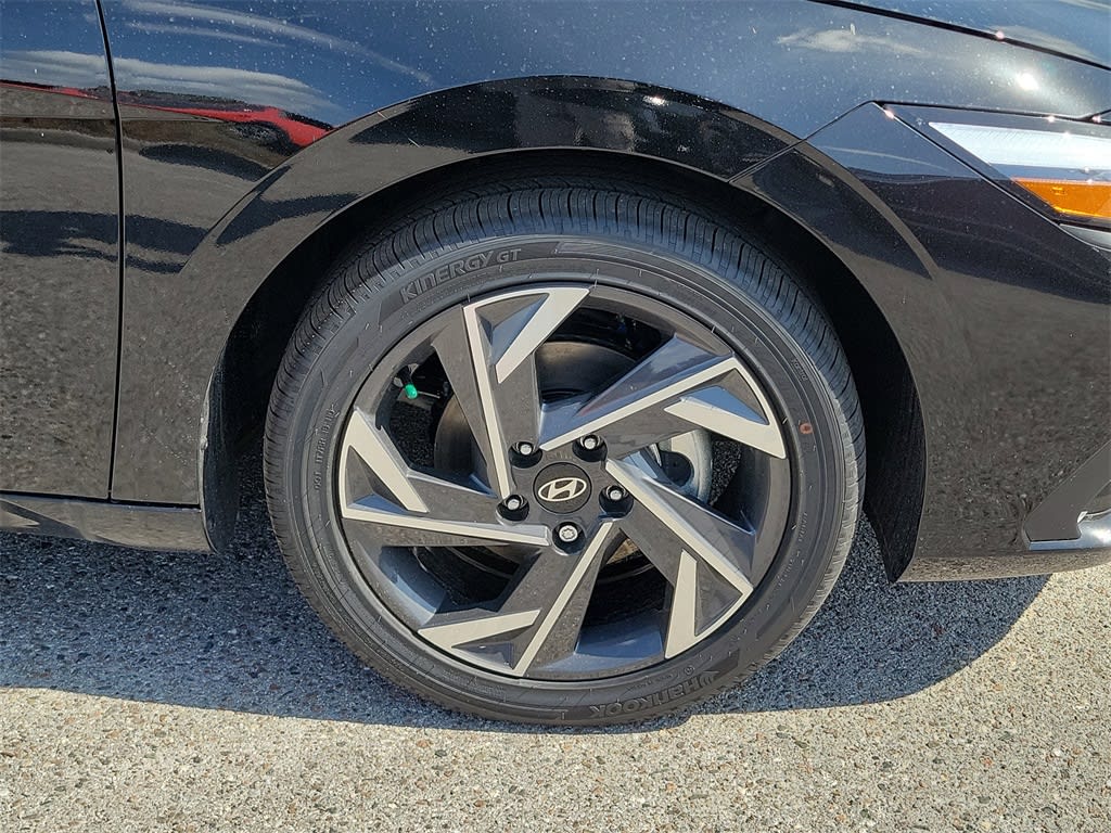 Thumbnail: 2025 Hyundai Elantra - 4