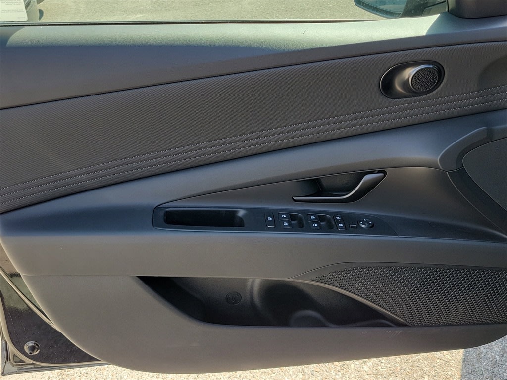 Thumbnail: 2025 Hyundai Elantra - 19