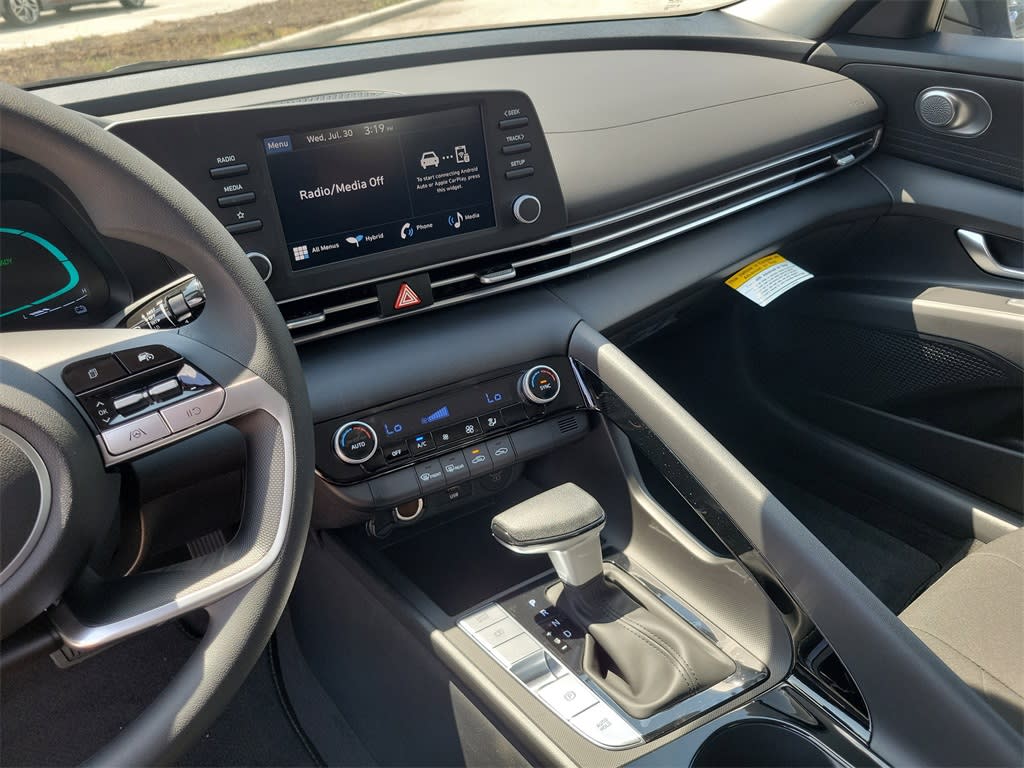 Thumbnail: 2025 Hyundai Elantra - 30