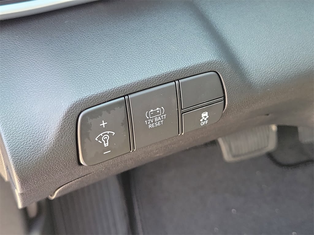 Thumbnail: 2025 Hyundai Elantra - 25