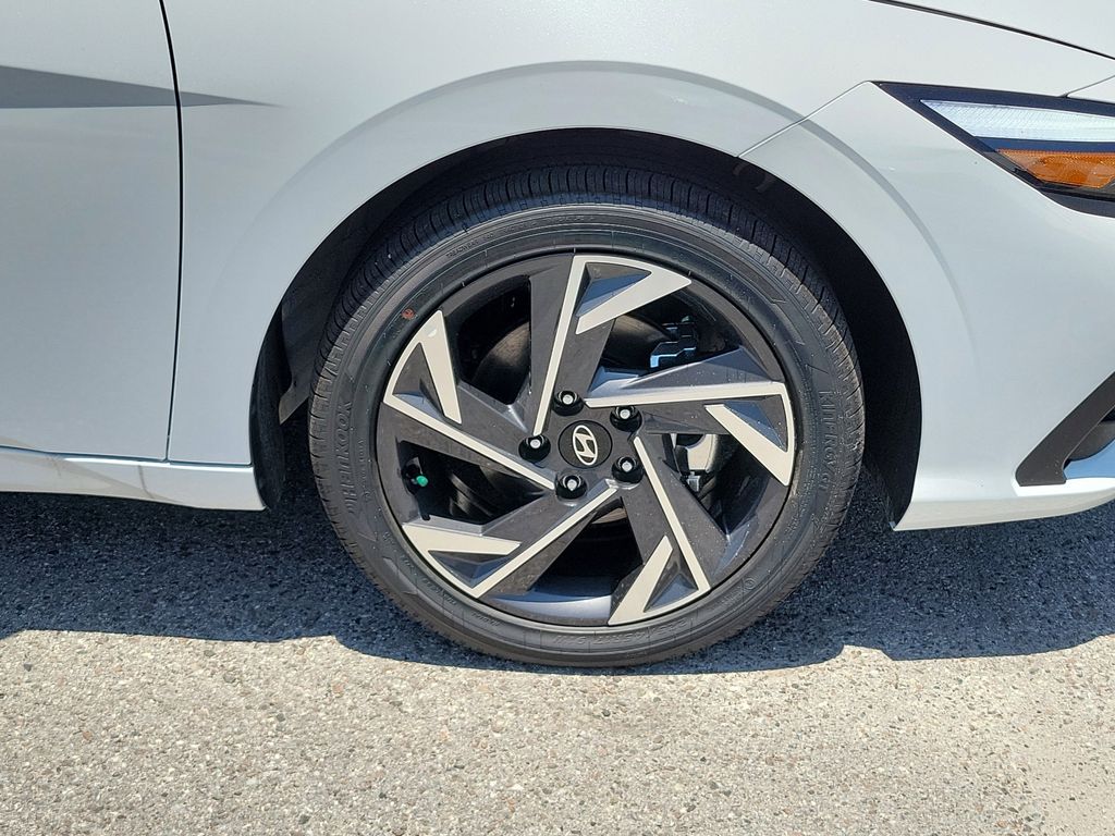 Thumbnail: 2025 Hyundai Elantra - 4
