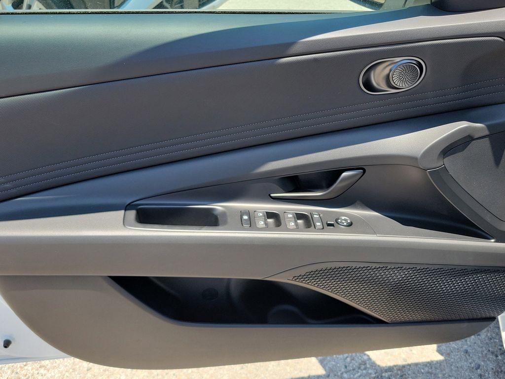 Thumbnail: 2025 Hyundai Elantra - 18