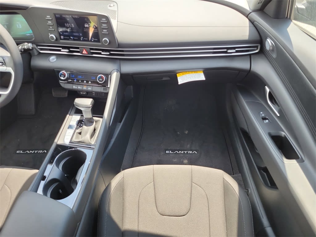 Thumbnail: 2025 Hyundai Elantra - 18