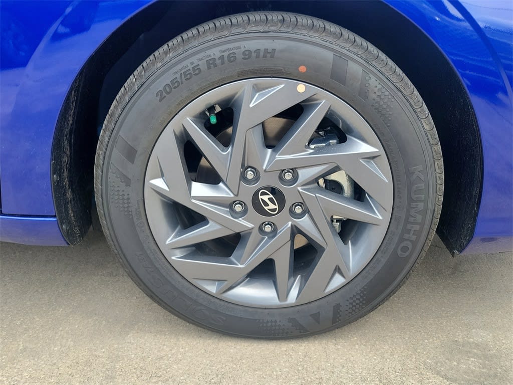 Thumbnail: 2025 Hyundai Elantra - 4