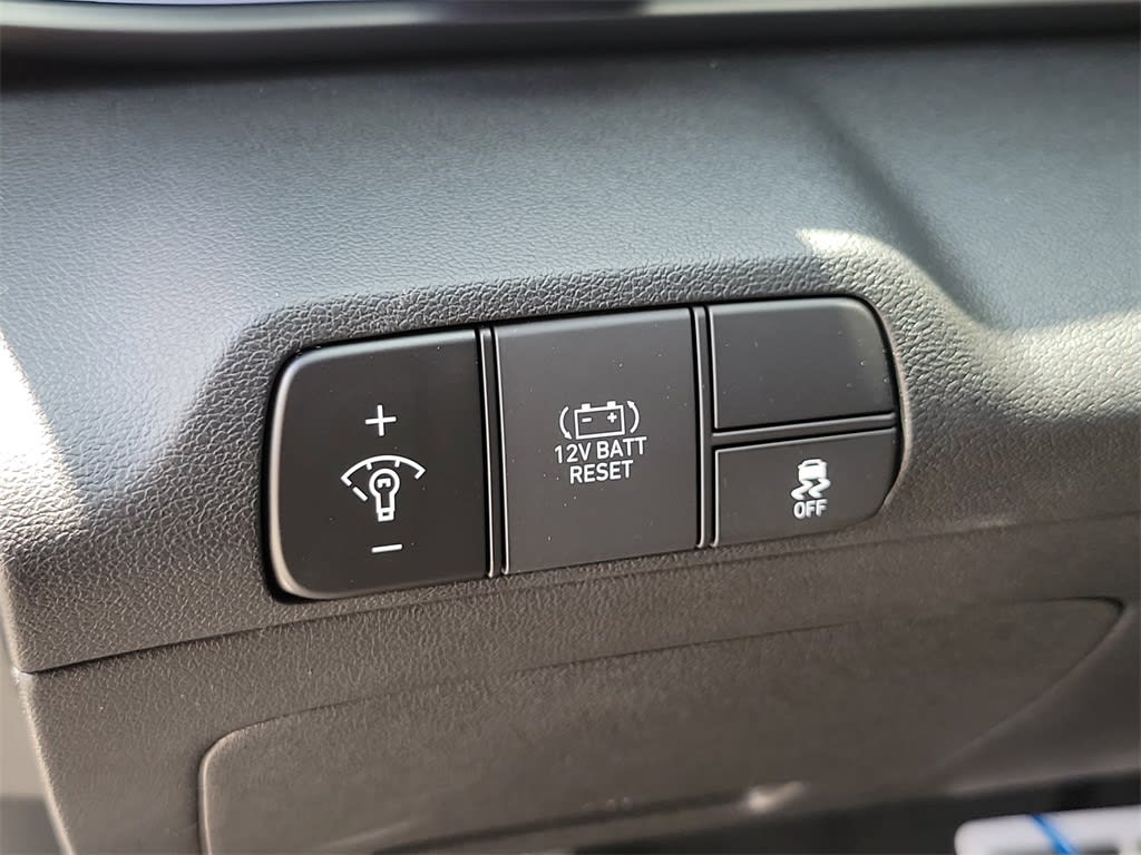 Thumbnail: 2025 Hyundai Elantra - 25