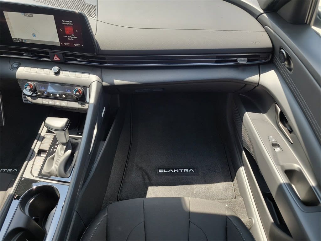 Thumbnail: 2025 Hyundai Elantra - 21