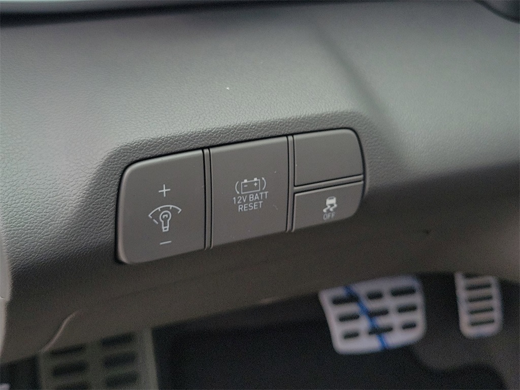 Thumbnail: 2025 Hyundai Elantra - 24