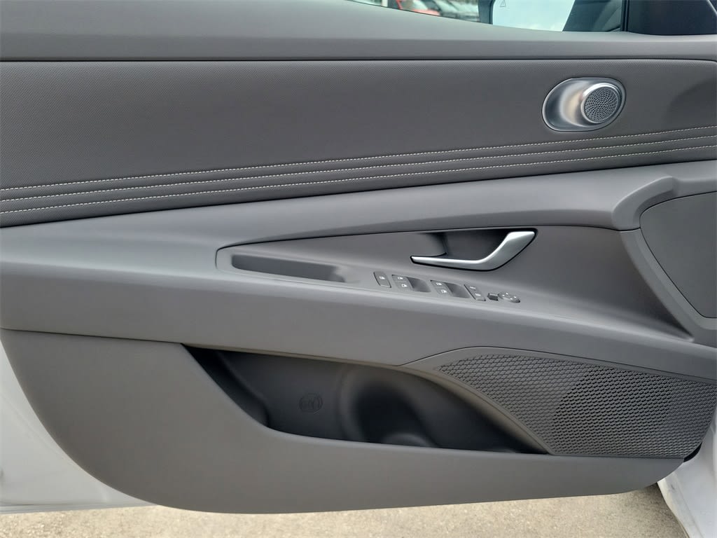 Thumbnail: 2025 Hyundai Elantra - 21