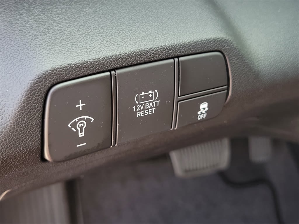 Thumbnail: 2025 Hyundai Elantra - 24