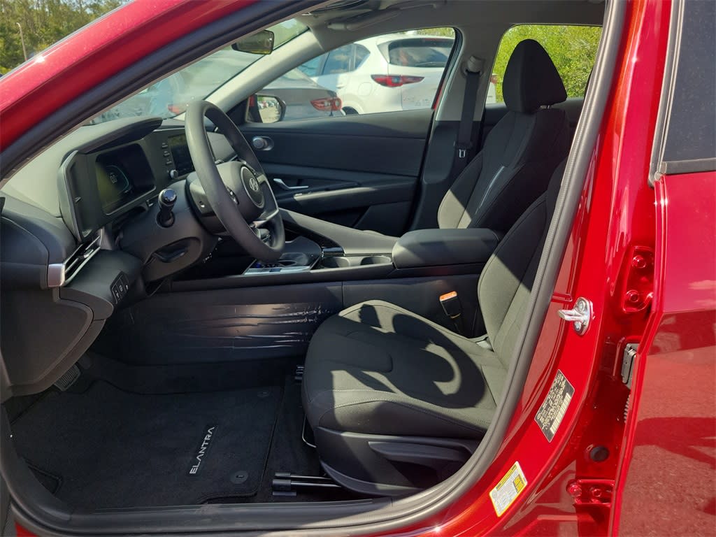 Thumbnail: 2025 Hyundai Elantra - 25