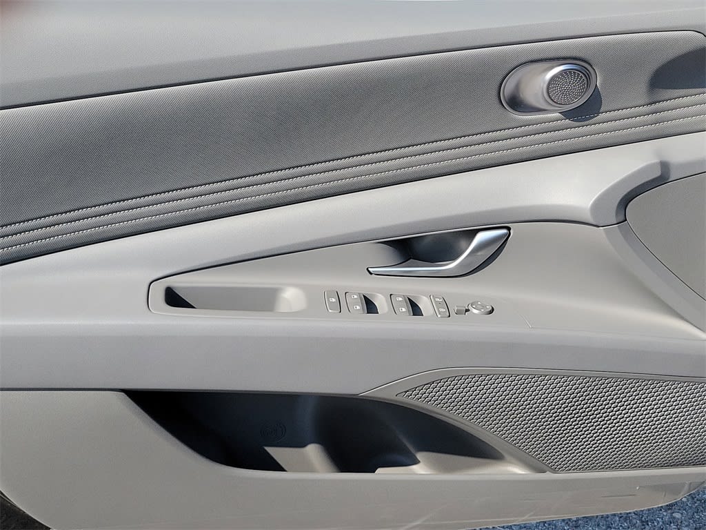 Thumbnail: 2025 Hyundai Elantra - 21