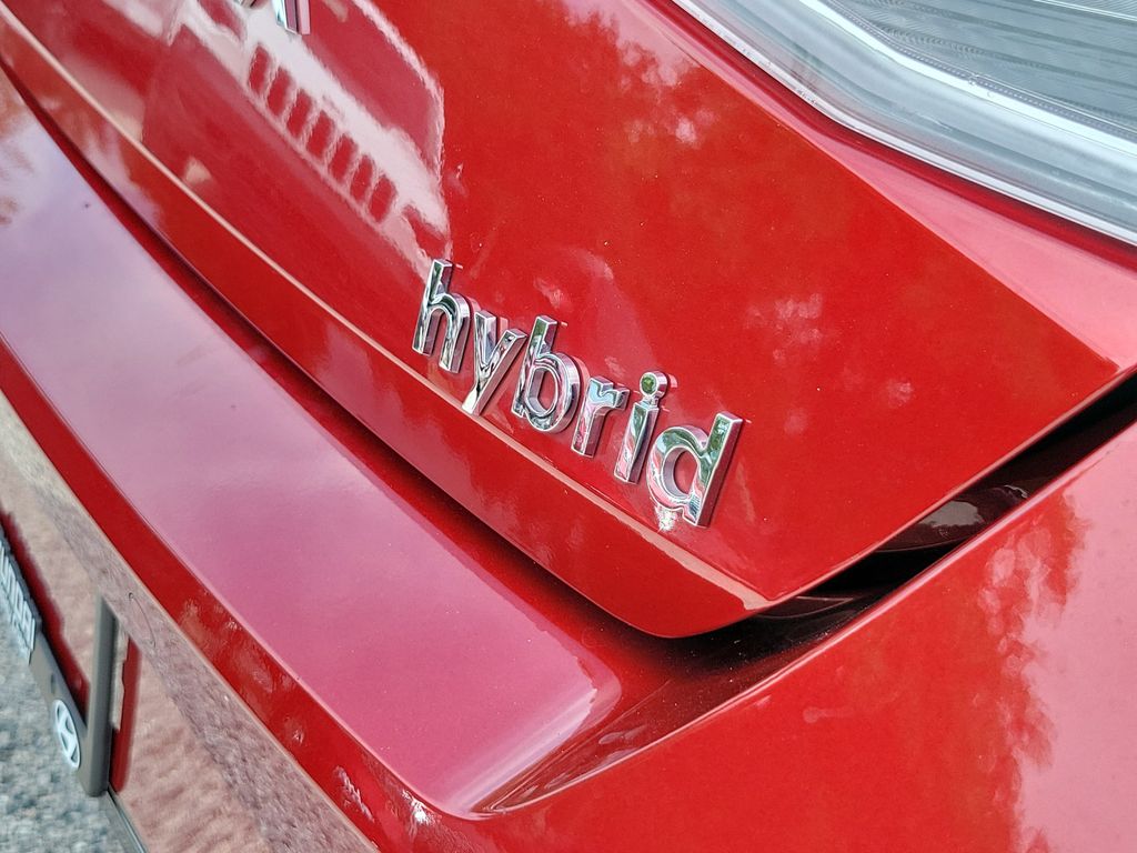 Thumbnail: 2023 Hyundai Elantra - 18
