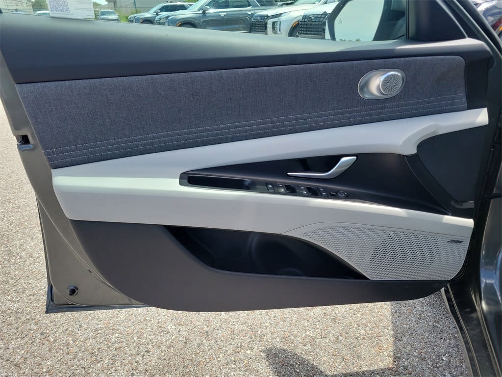 Thumbnail: 2025 Hyundai Elantra - 23