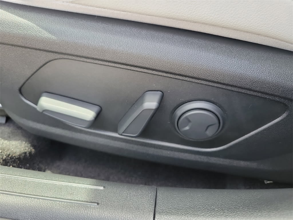 Thumbnail: 2025 Hyundai Elantra - 25