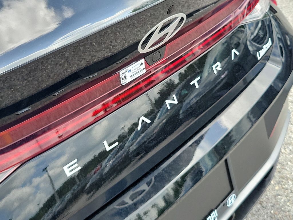 Thumbnail: 2026 Hyundai Elantra - 18