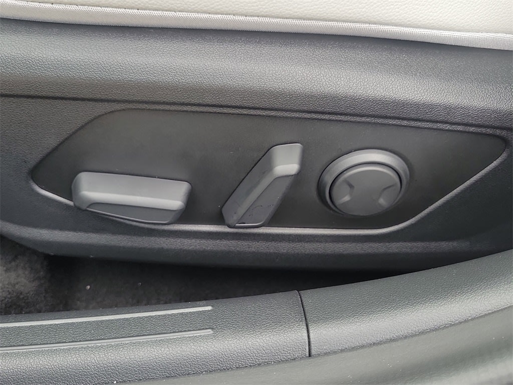 Thumbnail: 2025 Hyundai Elantra - 25