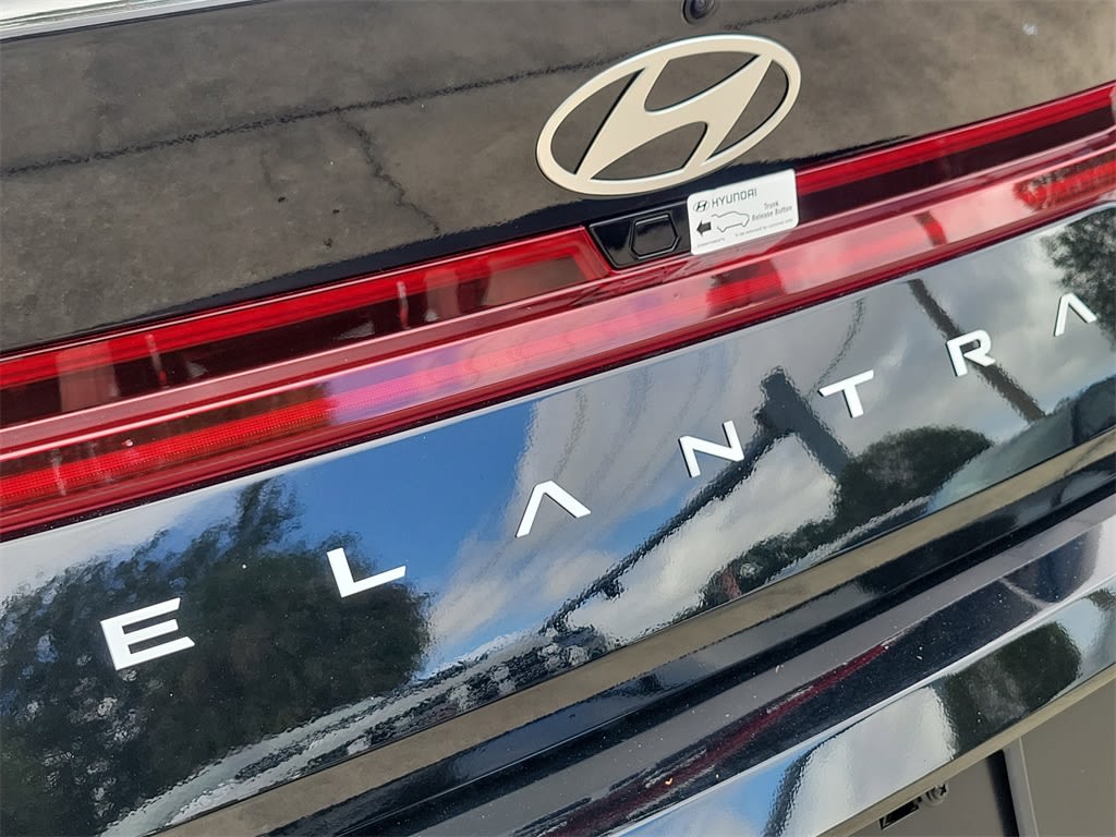 Thumbnail: 2025 Hyundai Elantra - 19