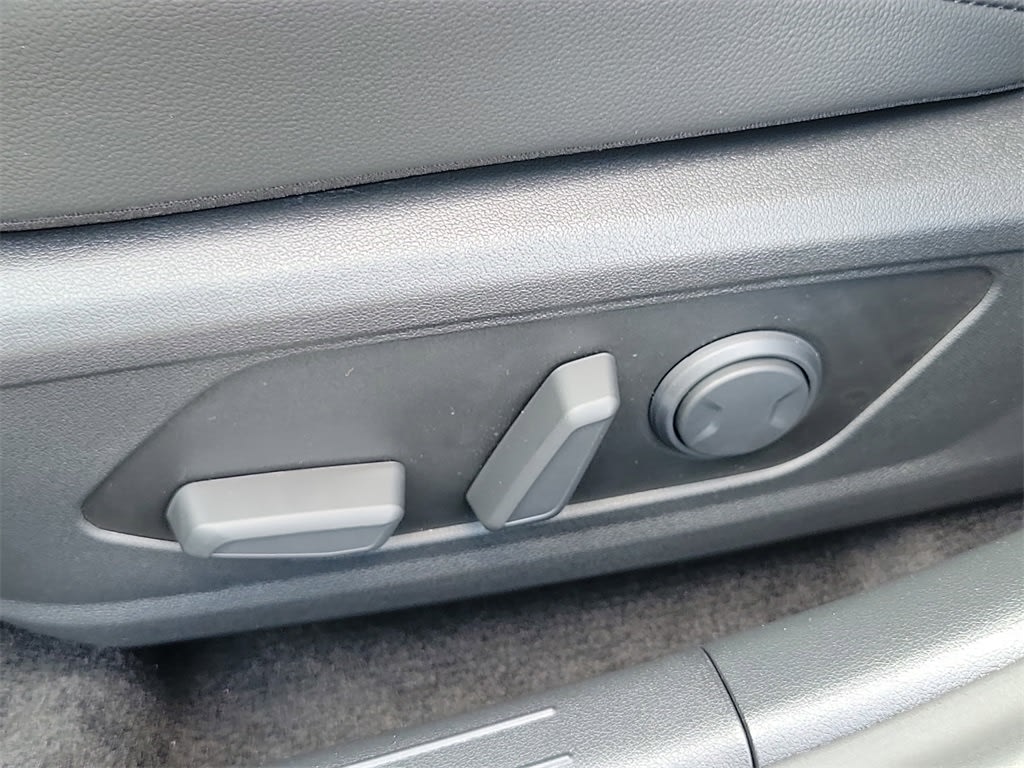 Thumbnail: 2025 Hyundai Elantra - 25