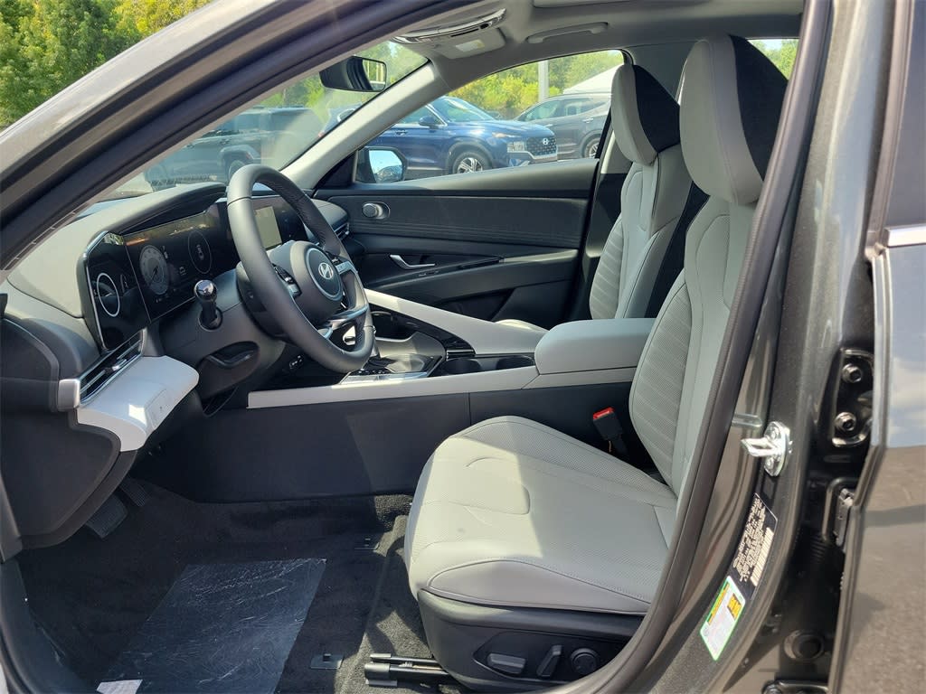 Thumbnail: 2025 Hyundai Elantra - 10