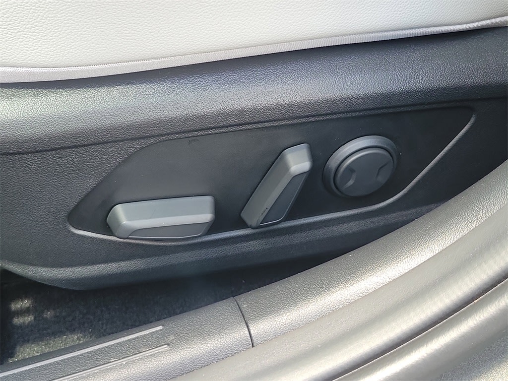 Thumbnail: 2025 Hyundai Elantra - 23