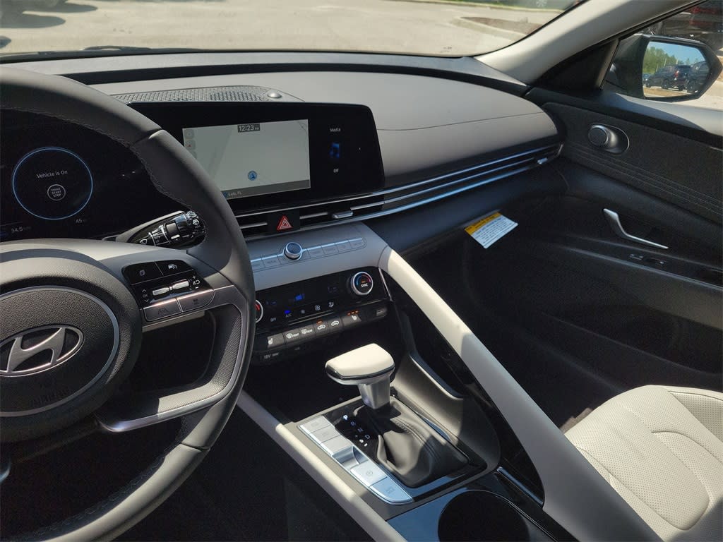 Thumbnail: 2025 Hyundai Elantra - 31