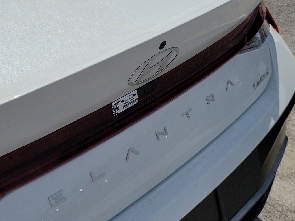 Thumbnail: 2026 Hyundai Elantra - 4