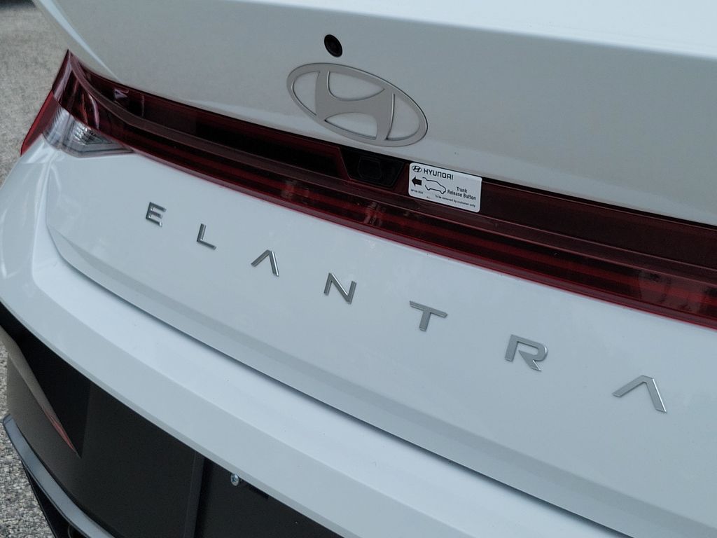 Thumbnail: 2025 Hyundai Elantra - 18