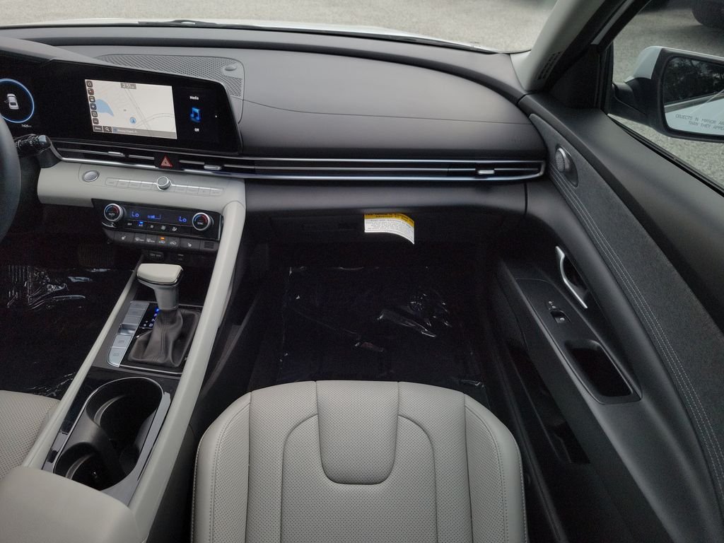 Thumbnail: 2025 Hyundai Elantra - 22