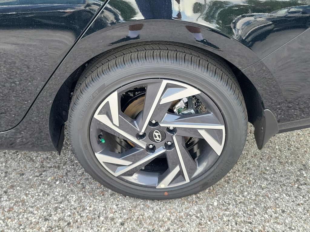 Thumbnail: 2026 Hyundai Elantra - 4