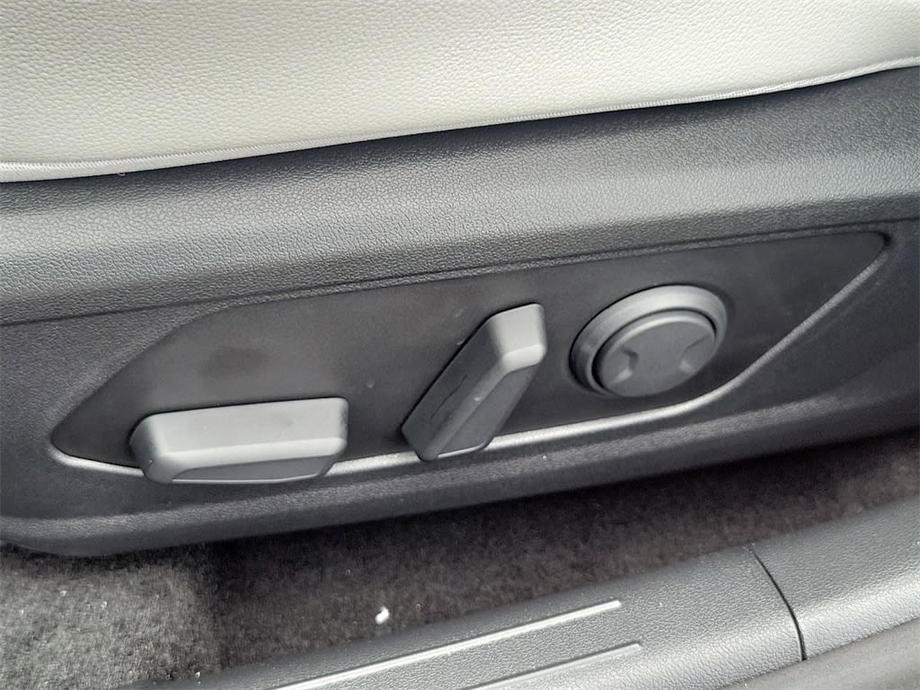 Thumbnail: 2025 Hyundai Elantra - 24