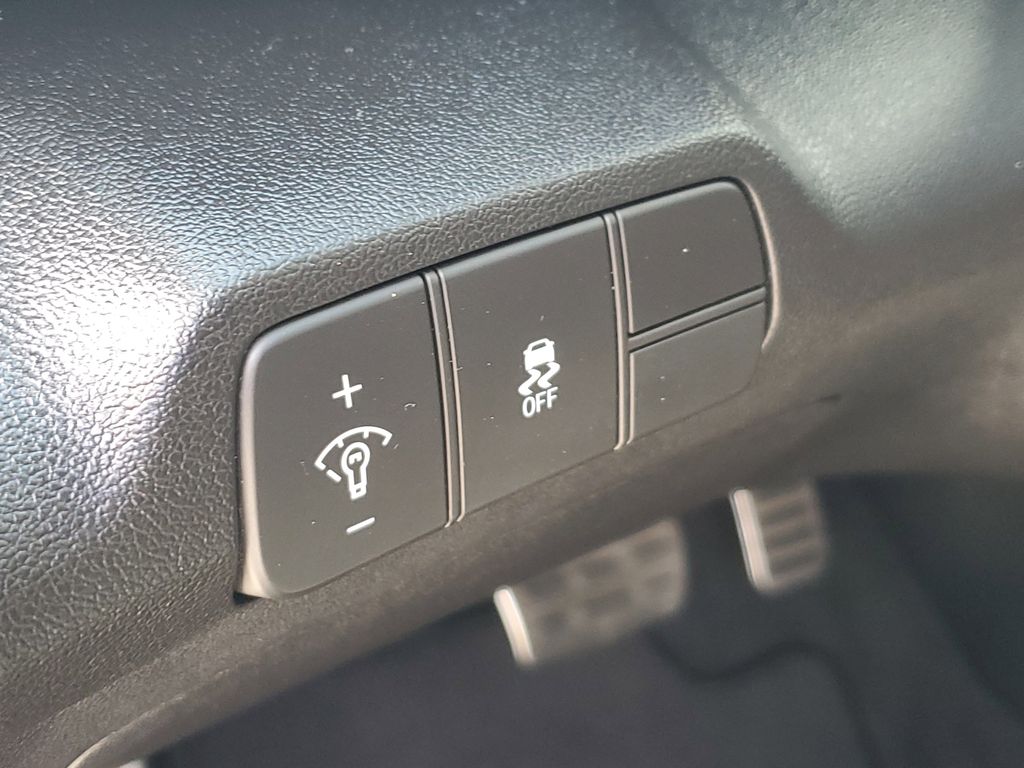 Thumbnail: 2025 Hyundai Elantra - 23